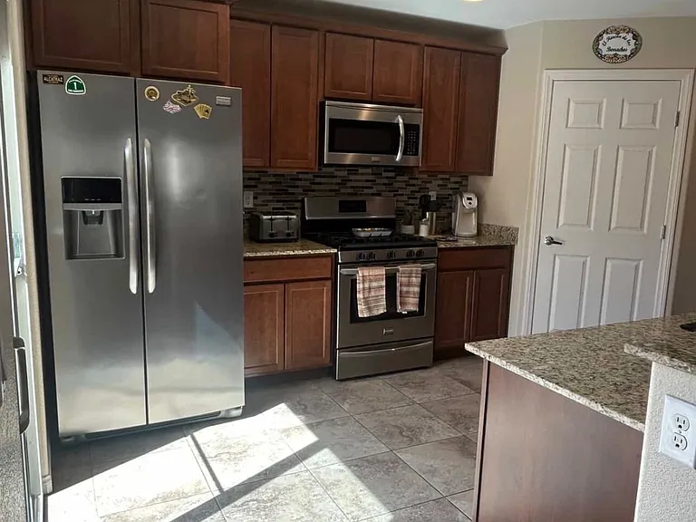 2794 Chetco River St — Photo 4