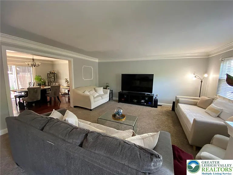 1656 Angela Dr — Photo 3