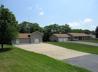 4136 Valley Dr, Clinton, IL 61727