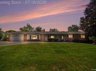 24730 Creekside Dr, Farmington Hills, MI 48336