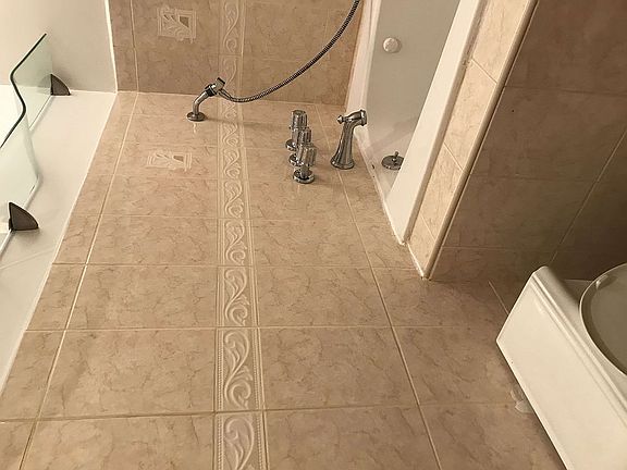 5th image of 337 E 29th St #337