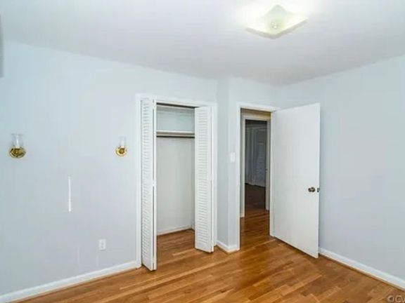 5th image of 301 Meadowspring Rd