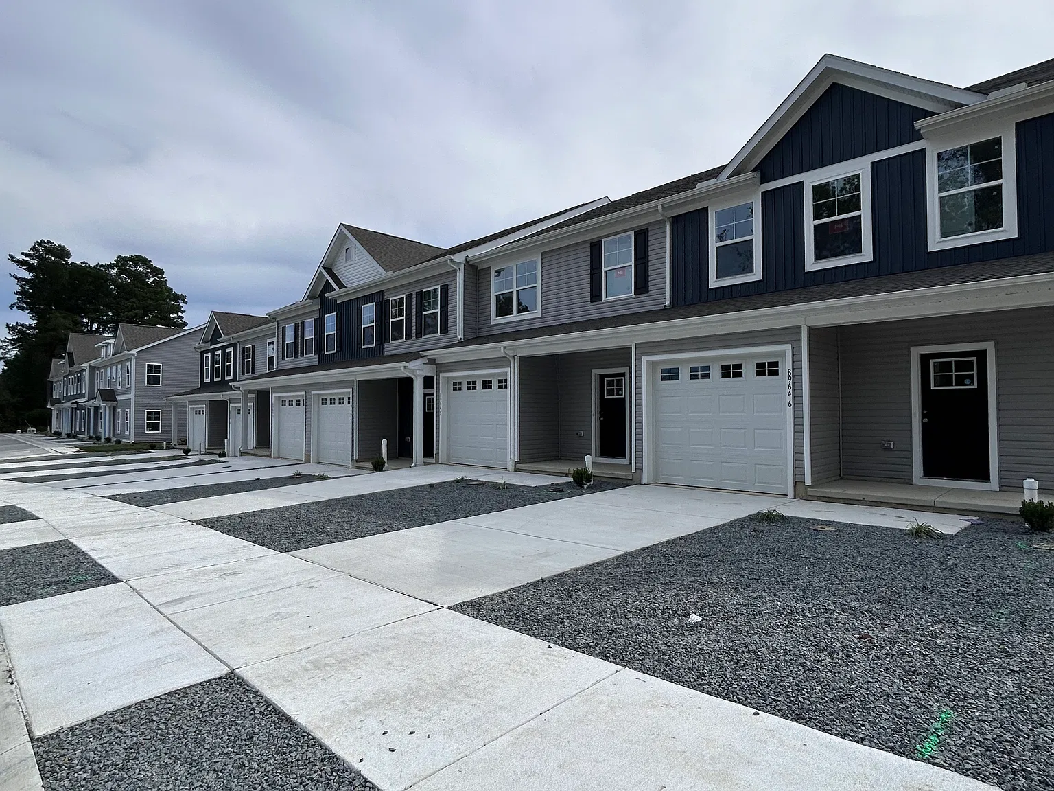 3 bed, 2.5 bath, 1625 sqft, $2,199 — Photo 1