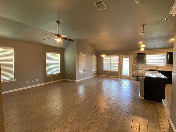 4th image of 2910 Cantabria St