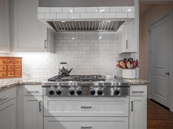 4th image of 3317 Waterford Dr