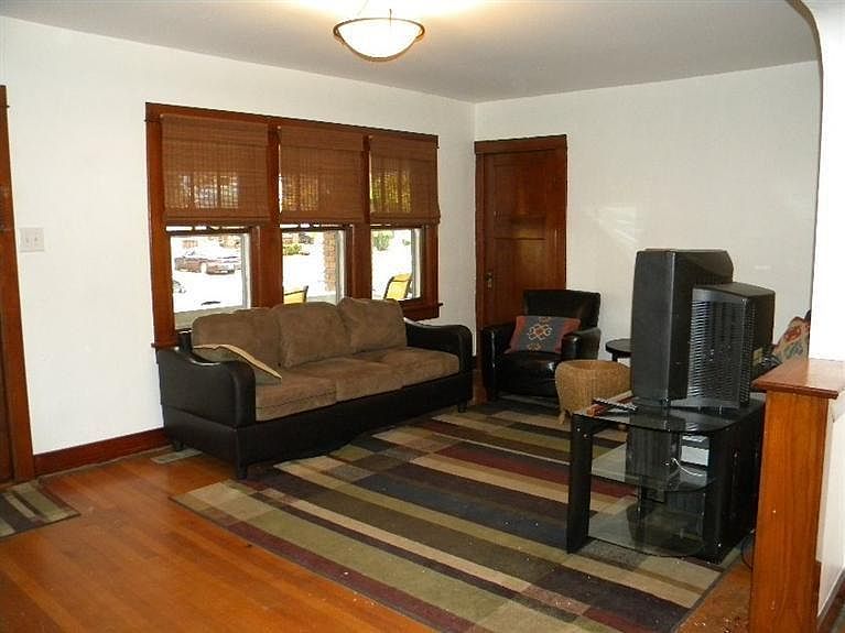 2nd image of 2127 Mapleview Ave