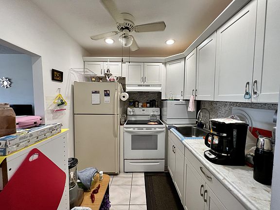 3rd image of 182 Chatham E #I