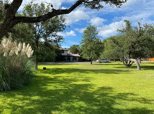 404 Hummingbird Ln, Kerrville, TX 78028