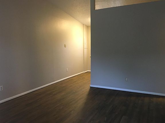 3rd image of 909 Drake Dr #1