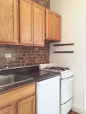 Rented by Waverly Realty Associates | media 32