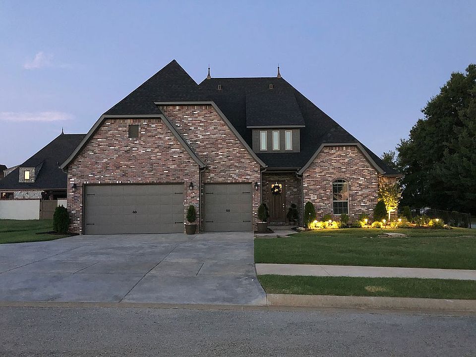 1st image of 311 SW Chardonnay Blvd