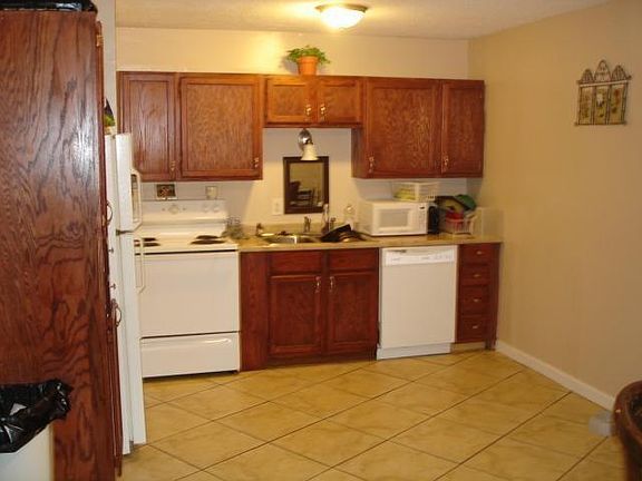 3rd image of 7807 E 112th St