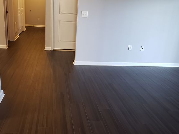 4th image of 725 Liberty Ct