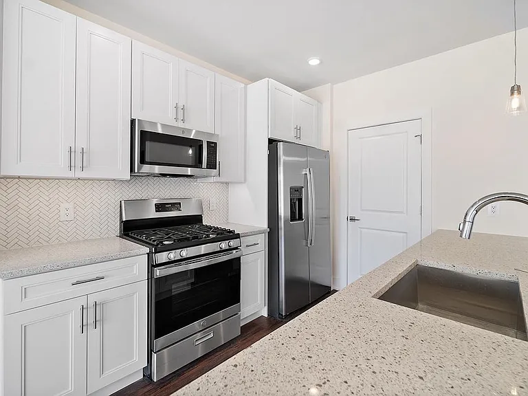 1148 N 2nd St #3H — Photo 8