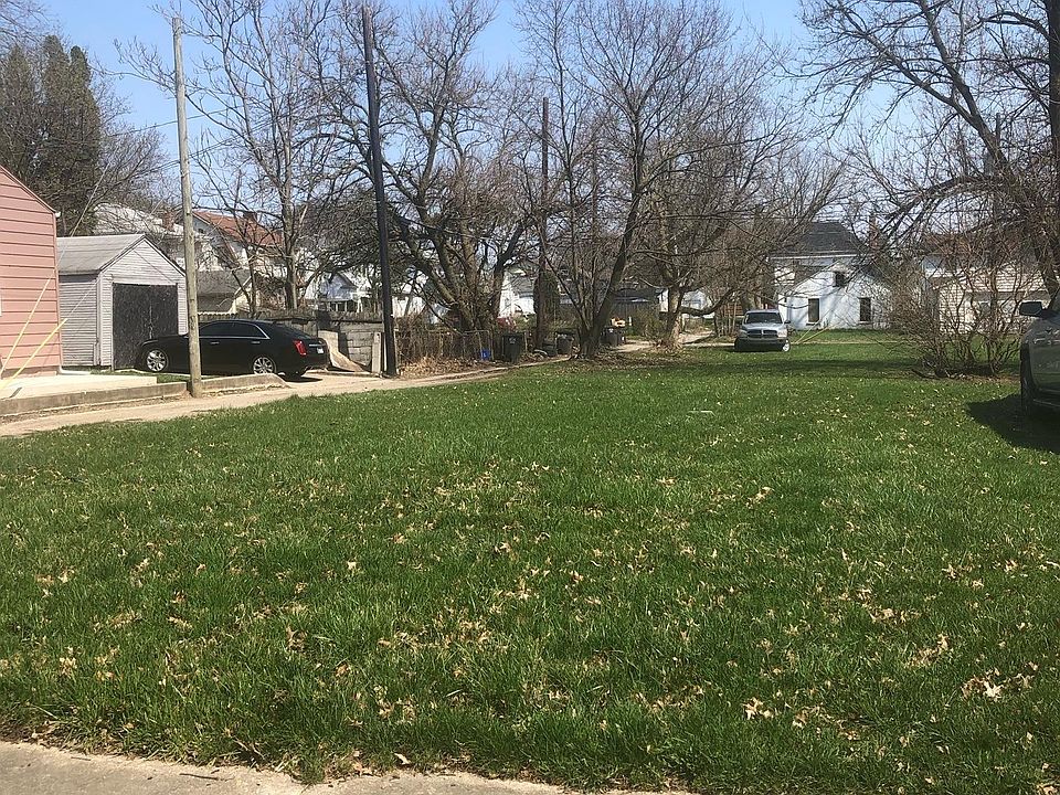 2nd image of 3701 S Park Dr