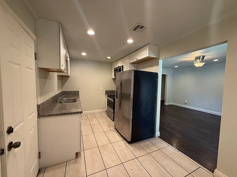 7400 Loma Verde Way — Photo 18