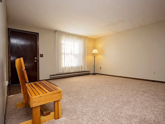 5th image of 6254 Rosebelle Ave