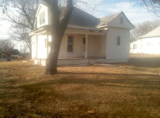 11 N Cedar St, Red Cloud, NE 68970