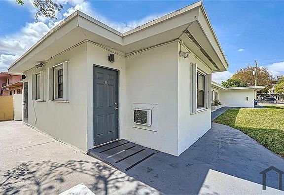 5th image of 2030 NE 162nd St #4