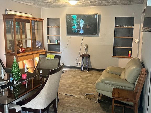 2nd image of 5430 W Gladys Ave