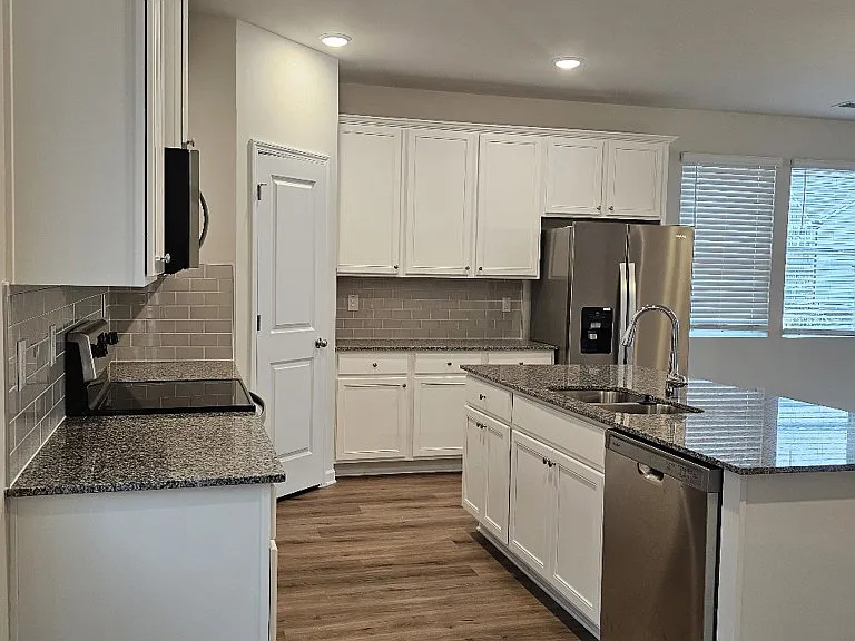 1056 Thomasville Estates Way SE — Photo 5