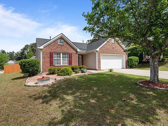 3rd image of 188 Riglaw Cir