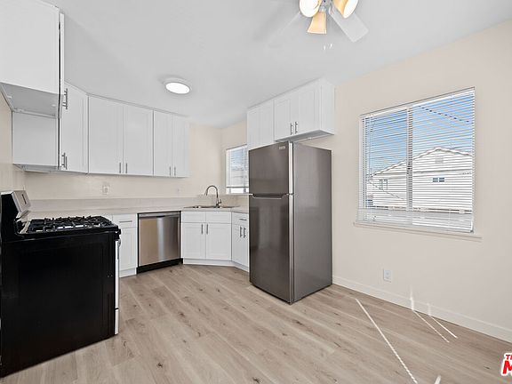 4th image of 11825 Iowa Ave #6