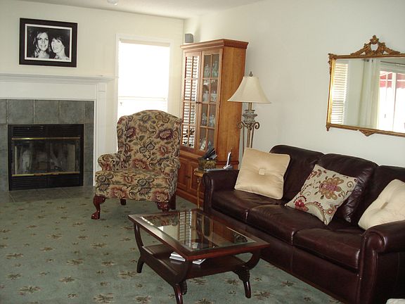 3rd image of 186 Regency Dr