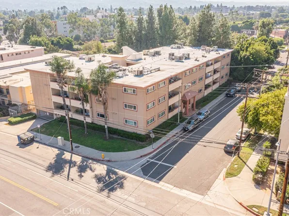 12500 Huston St APT 302, Valley Village, CA 91607