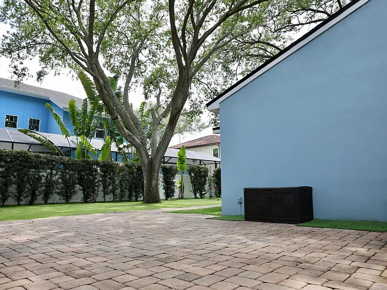 4118 W Palmira Ave — Photo 11