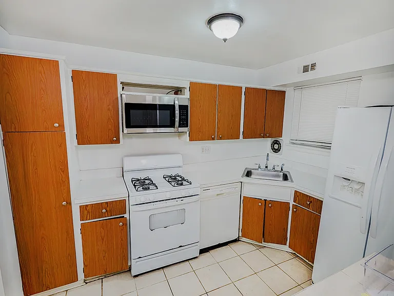 11402 Cherry Hill Rd #104 — Photo 10