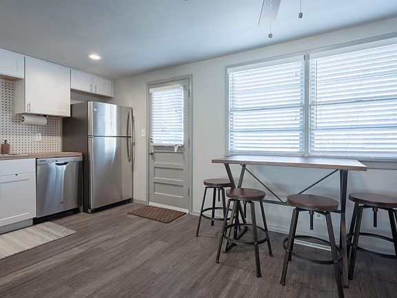 3rd image of 7800 Ash St #3A