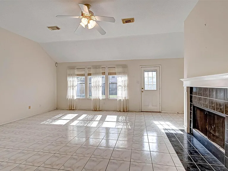 125 Barbetta Ct — Photo 15