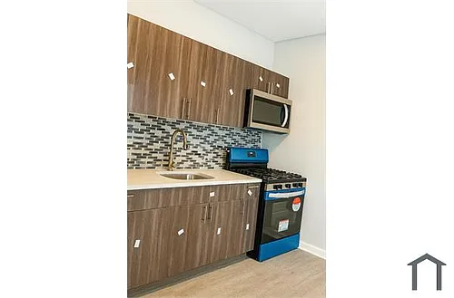 639 Barnum Ave #1R Photo 1