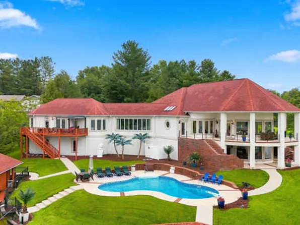 426 Lake Point Ct, Piney Flats, TN 37686
