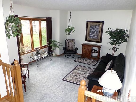 3rd image of 931 Douglas Ct