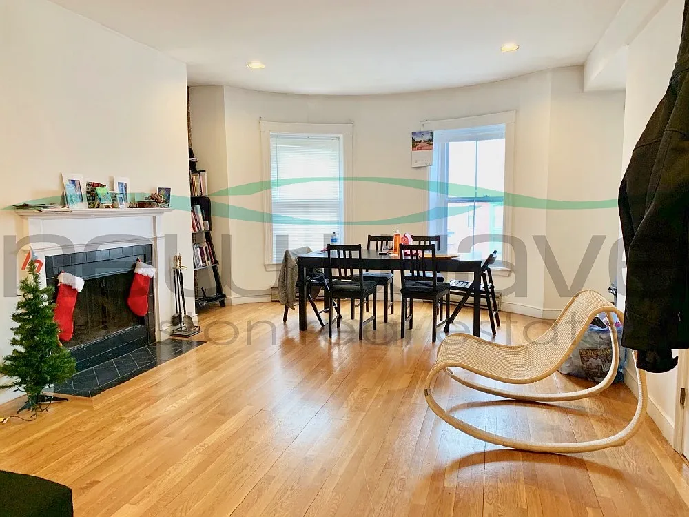 1742 Washington St — Photo 3