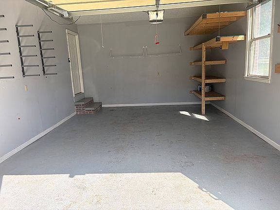 5th image of 20 Douglas Ave W