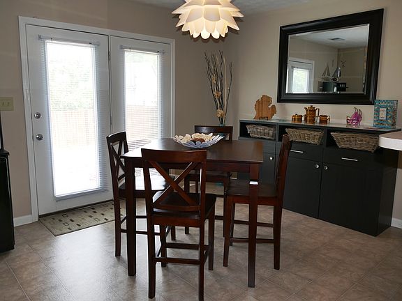 Breakfast / Dinning Area