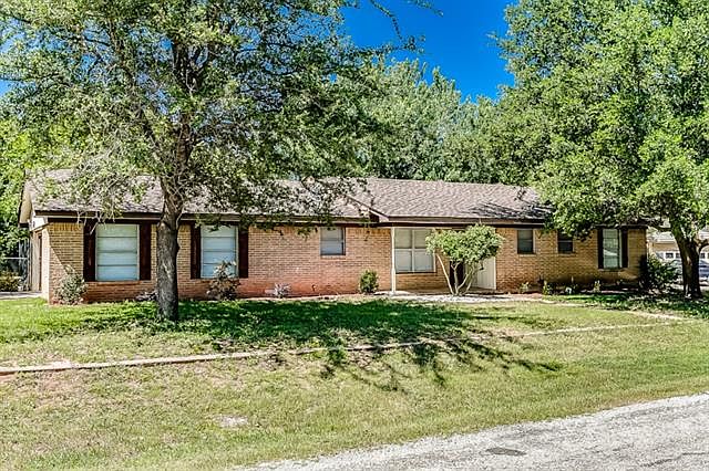 1st image of 423 Oakwood Cir
