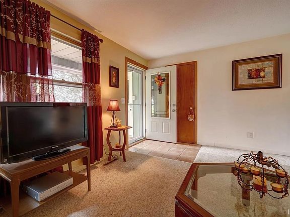 3rd image of 1715 Woodview Dr