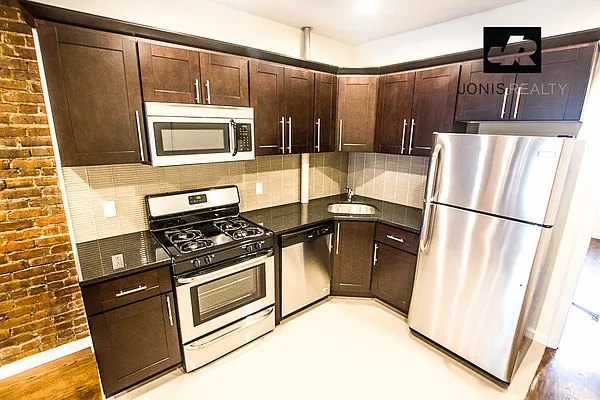 Rented by Jonis Realty | media 4