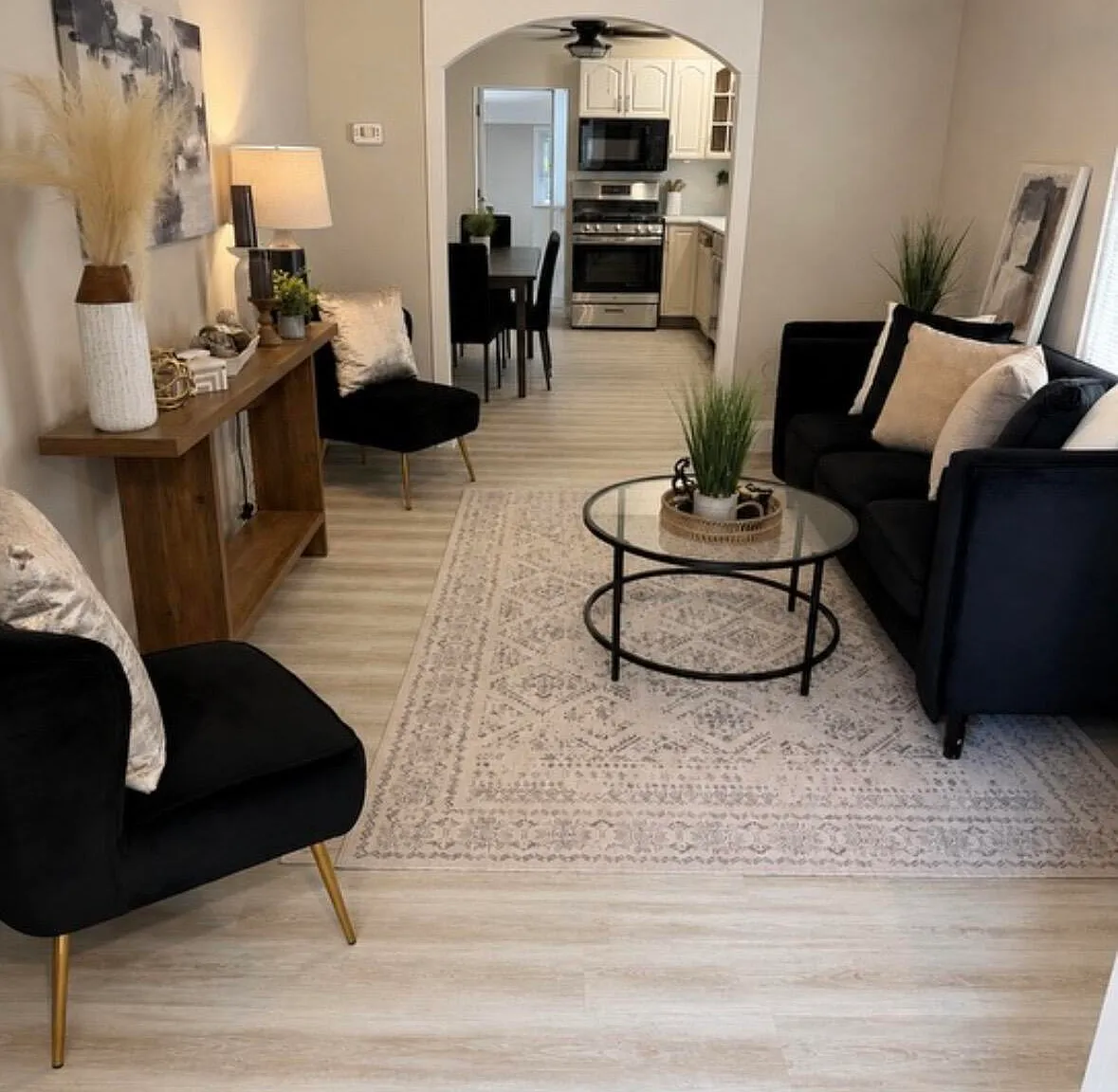 2 bed, 832 sqft, $3,200 — Photo 3
