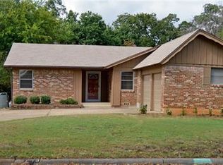 209 Fanning Dr, Hurst, TX 76053