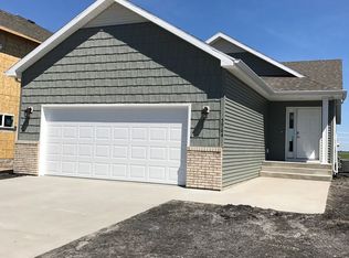 5964 58th St S, Fargo, ND 58104