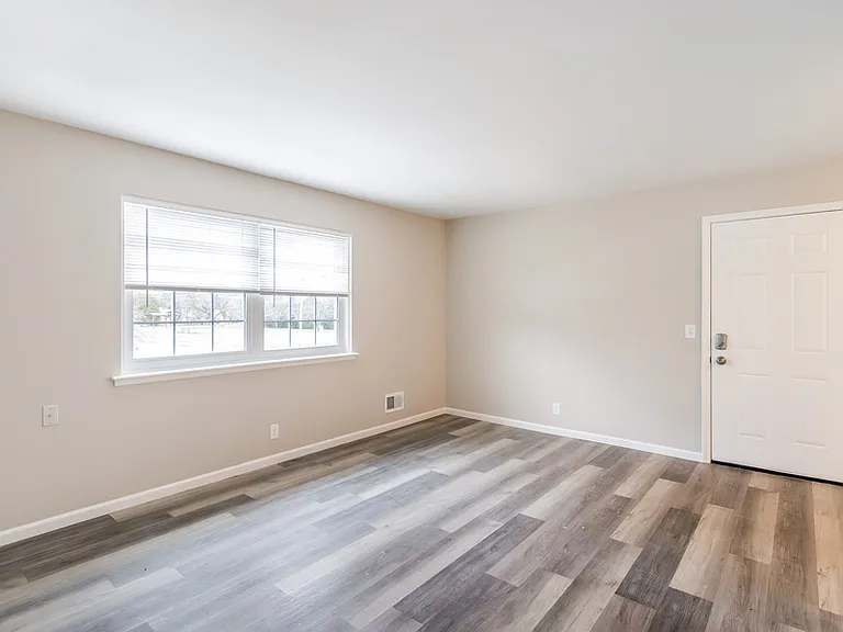 502 E Merrill Ave #8 — Photo 6