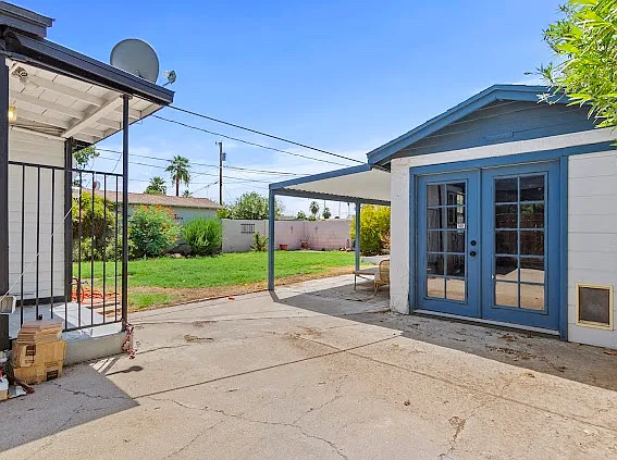 1207 E Minnezona Ave — Photo 18