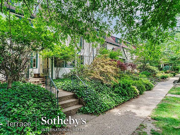 2nd image of 300 Burns St