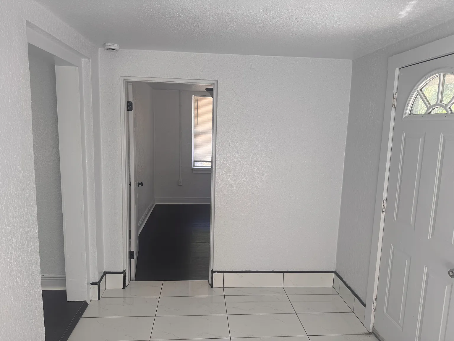 1713 E Chelsea St — Photo 3