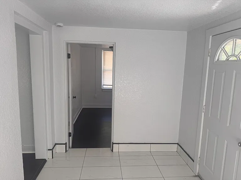 Entry/Office Space